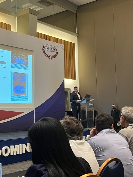 Dr. Vargas presentando en Congreso de la Sociedad Dominicana de Urologia